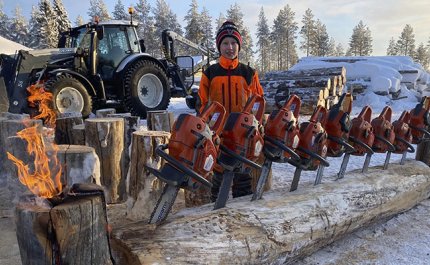 Juho Kemppainen 11-vuotiaana jätkänkynttilöiden kanssa.